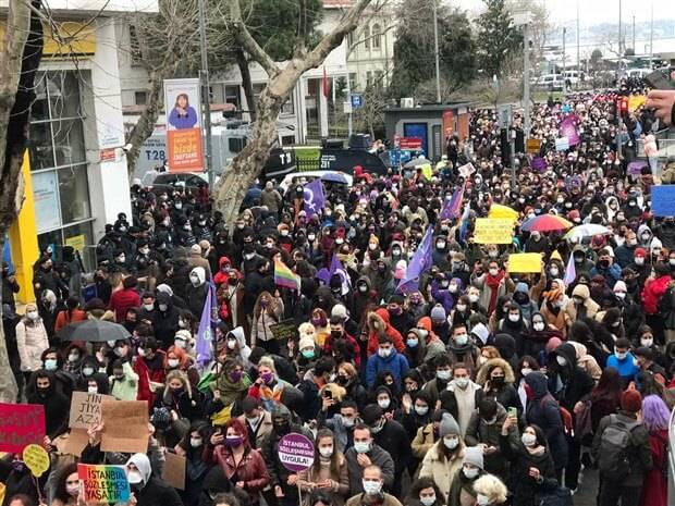 Kadınlar, İstanbul Sözleşmesi İçin Sokağa Çıktı: 'Kararı Geri Çek'