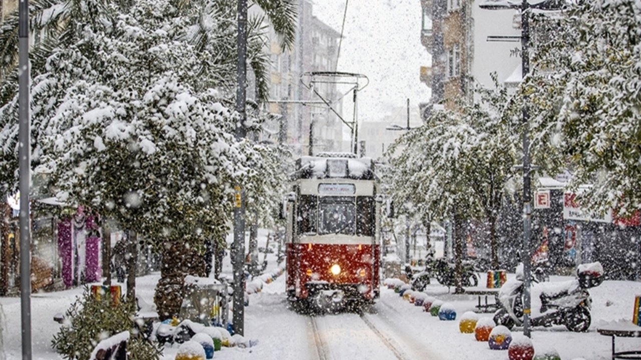 İstanbul’a kar geliyor! Resmen kapıya dayandı, tarih verildi