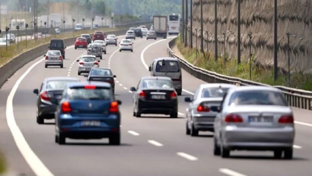 Trafikte Yeni Dönem: Hız Sınırları Yenilendi, Levhalar Sökülüyor